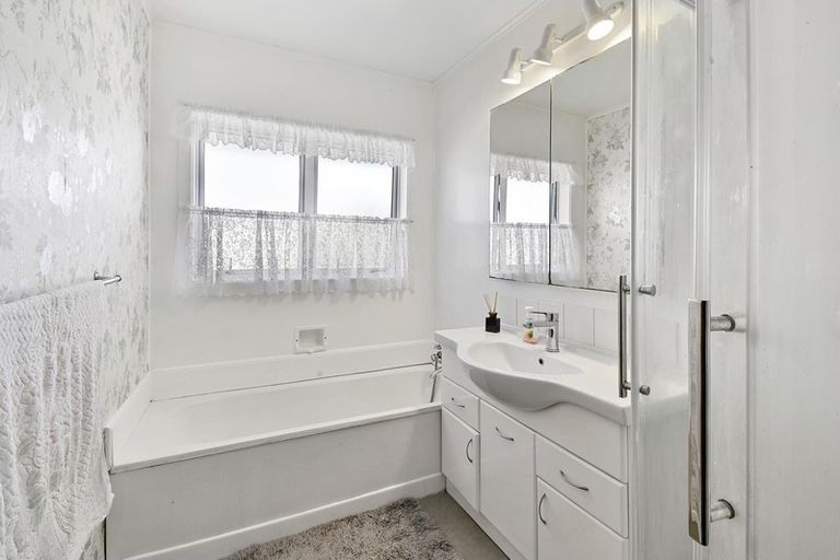 Photo of property in 36 Tawa Crescent, Manurewa, Auckland, 2102