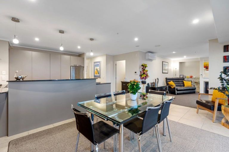 Photo of property in 15/72a Devonport Road, Tauranga, 3110