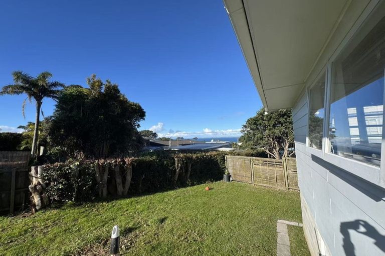 Photo of property in 959a Beach Road, Torbay, Auckland, 0630