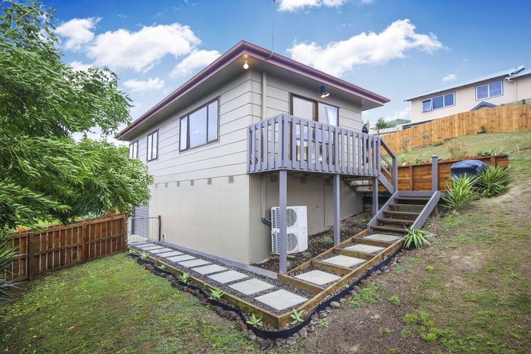 Photo of property in 16 Frosses Place, Massey, Auckland, 0614