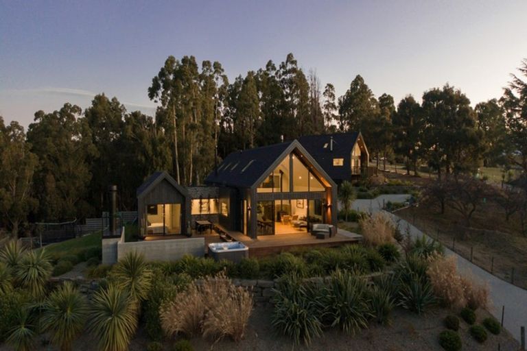 Photo of property in 3 Maude View Road, Hawea Flat, Wanaka, 9382