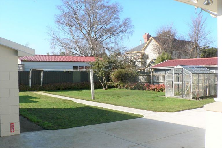 Photo of property in 8 Kinnaird Place, Hillmorton, Christchurch, 8025