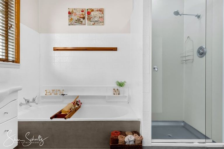 Photo of property in 21 View Street, Maungaturoto, 0520