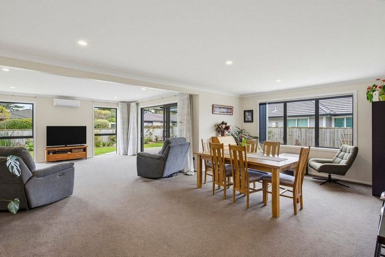 Photo of property in 35 Waipunahau Road, Waikanae, 5036