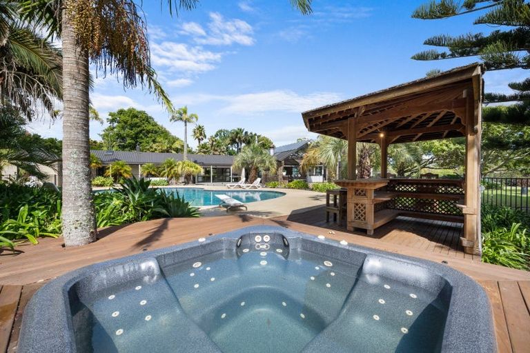 Photo of property in 349 Clifton Road, Whitford, Howick, 2571