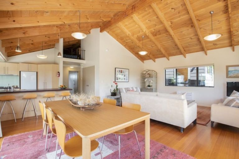 Photo of property in 15 Kitty Frazer Lane, Omaha, 0986