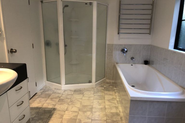 Photo of property in 1/12 Heath Avenue, Northcote, Auckland, 0627