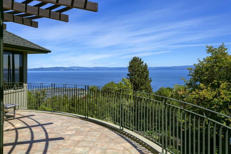 Photo of property in 40 Whakamoenga Point, Acacia Bay, Taupo, 3385