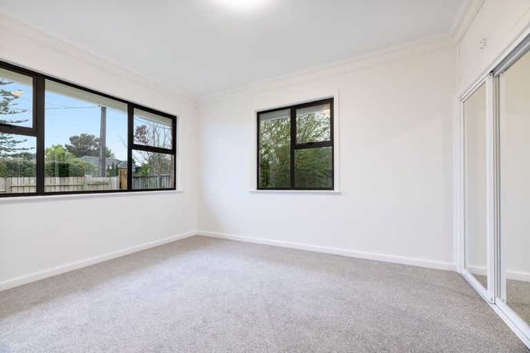 Photo of property in 34 Savoy Road, Glen Eden, Auckland, 0602