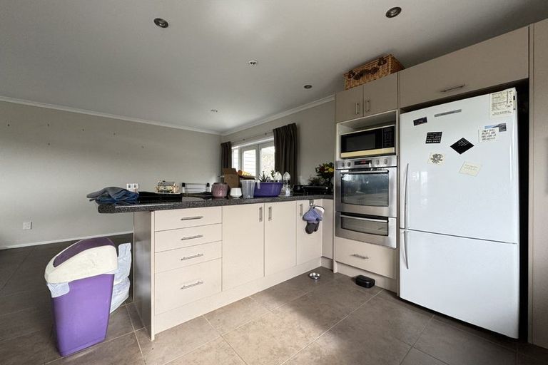 Photo of property in 20 Chastudon Place, Tawa, Wellington, 5028