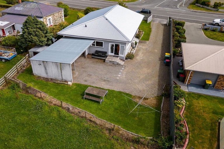 Photo of property in 15 Timaru Road, Waimate, 7924