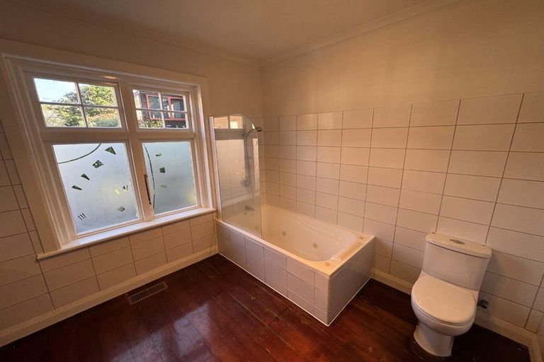 Photo of property in 14 Glen Road, Kelburn, Wellington, 6012