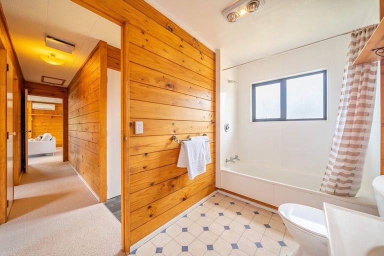 Photo of property in 33b Gemstone Drive, Birchville, Upper Hutt, 5018