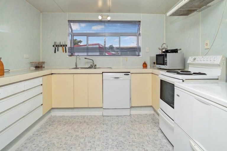 Photo of property in 25 Etherton Drive, Weymouth, Auckland, 2103