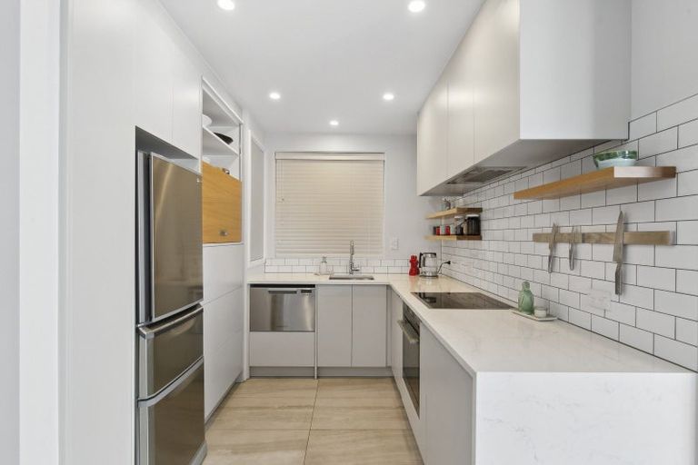 Photo of property in Wharenui Apartments, 274 Oriental Parade, Oriental Bay, Wellington, 6011