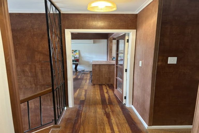 Photo of property in 18 Aplin Terrace, Ngaio, Wellington, 6035