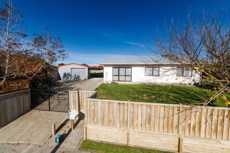 Photo of property in 27 Tiller Close, Kelvin Grove, Palmerston North, 4414