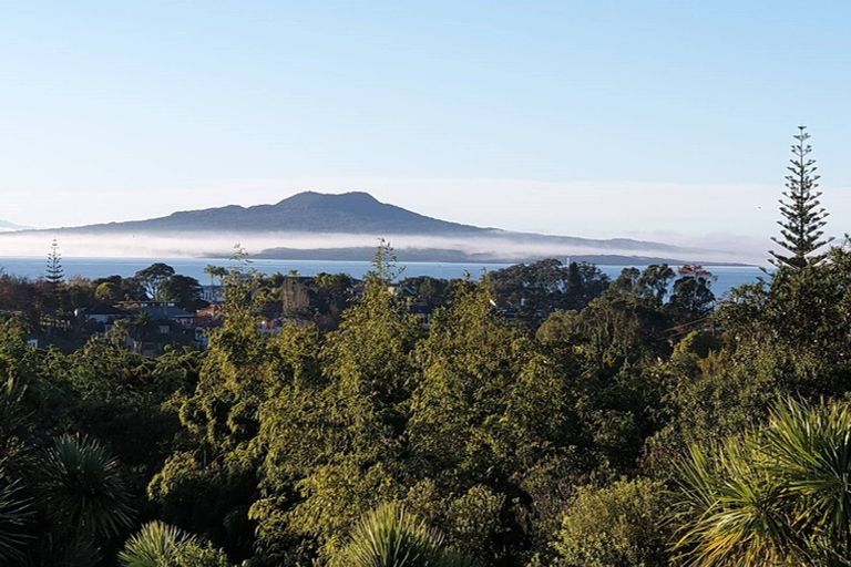 Photo of property in 26 Peter Terrace, Castor Bay, Auckland, 0620