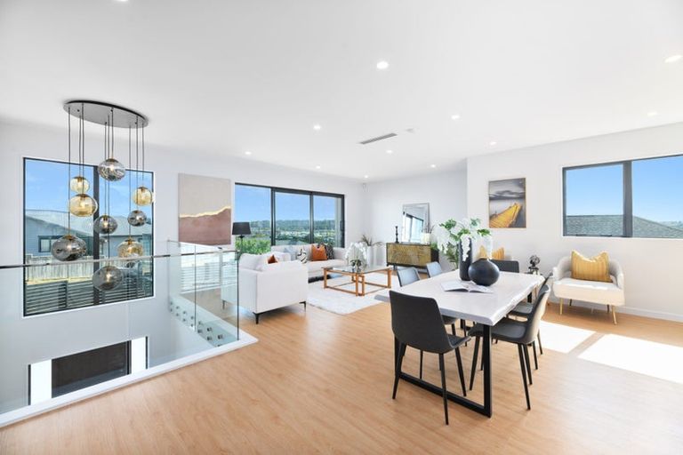 Photo of property in 5 Eric Gifford Drive, Ranui, Auckland, 0612