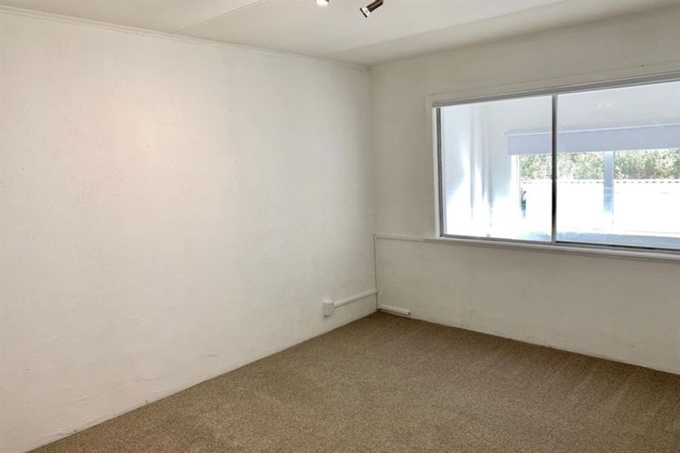 Photo of property in 3/80 West Coast Road, Glen Eden, Auckland, 0602