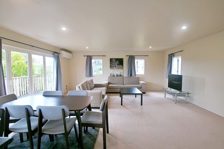 Photo of property in 2/23 Tui Glen Road, Birkenhead, Auckland, 0626
