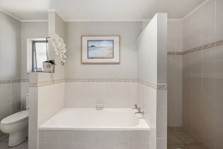 Photo of property in 31 Willow Avenue, Hannahs Bay, Rotorua, 3010