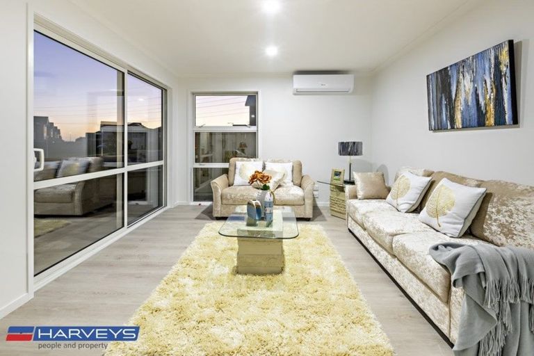 Photo of property in 16 Kauri Heart Avenue, Takanini, 2112