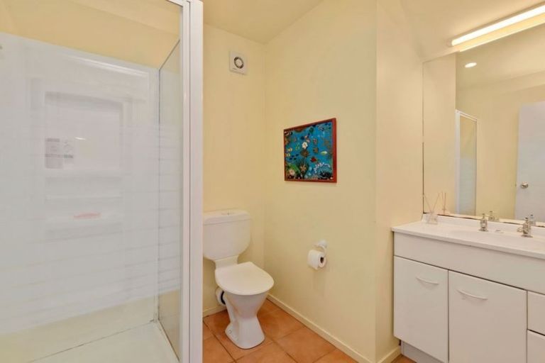 Photo of property in 15 Pitoitoi Road, Days Bay, Lower Hutt, 5013