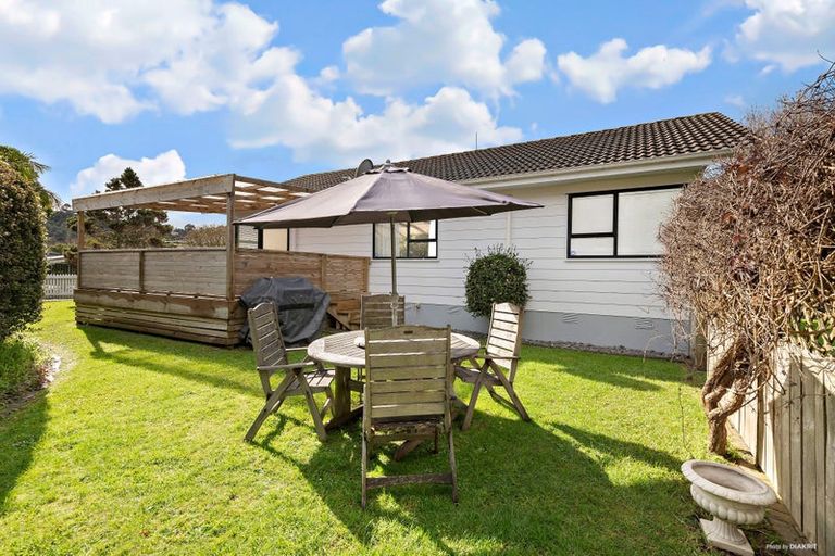 Photo of property in 7 Redlands Grove, Swanson, Auckland, 0612