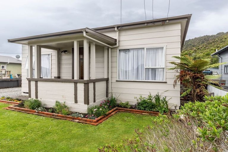 Photo of property in 71 Fox Street, Cobden, Greymouth, 7802