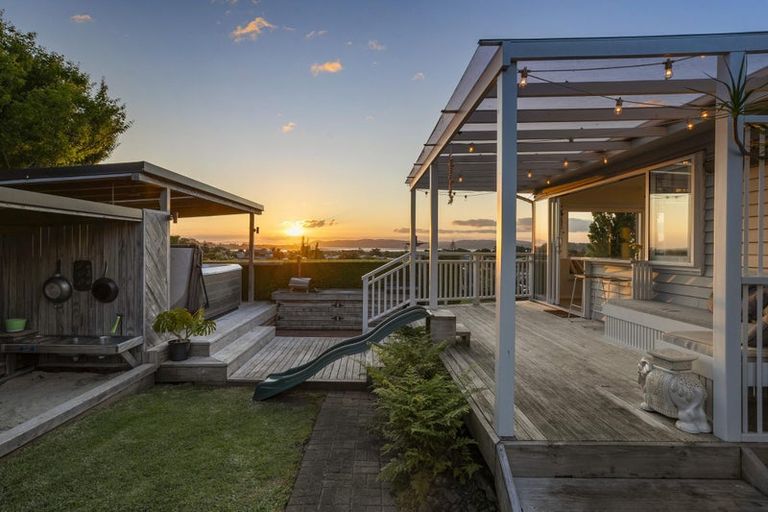 Photo of property in 93 Taylor Road, Mangere Bridge, Auckland, 2022