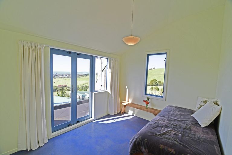 Photo of property in 18 Old School Road, Leigh, 0985