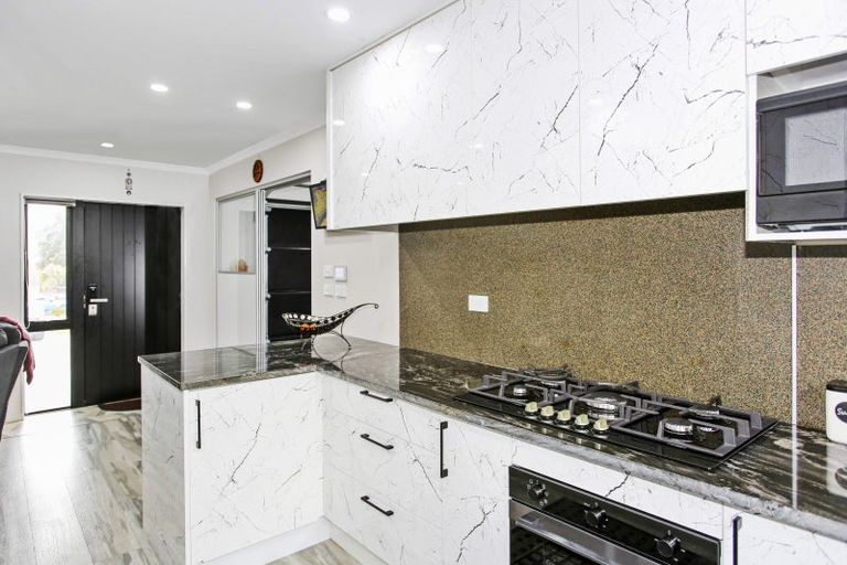 Photo of property in Oakwood Manor, 608c Massey Road, Mangere, Auckland, 2022