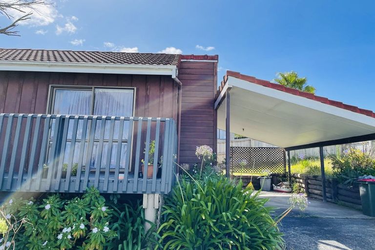 Photo of property in 26 Banyan Drive, Totara Heights, Auckland, 2105