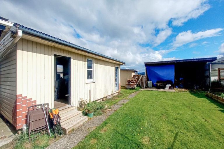 Photo of property in 21 Main Road, Tuatapere, 9620