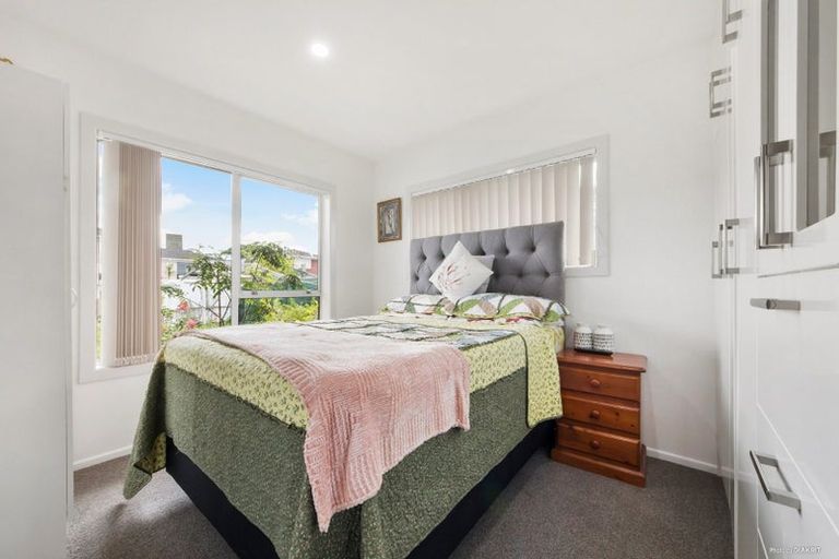 Photo of property in 44 Butterworth Drive, Glendene, Auckland, 0602