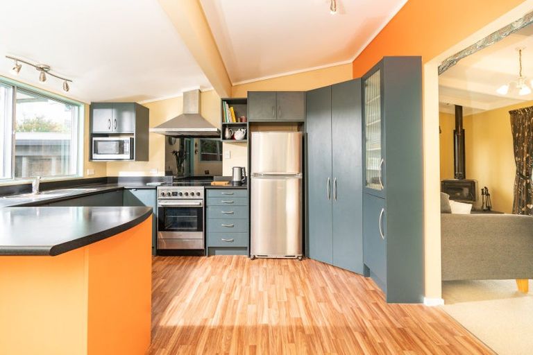 Photo of property in 12 Fiona Grove, Karori, Wellington, 6012