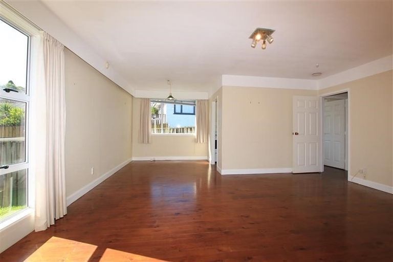 Photo of property in 37 Neal Avenue, Glenfield, Auckland, 0629