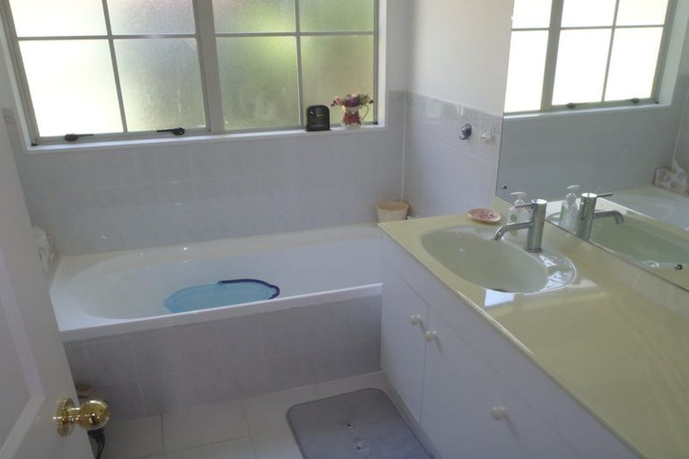 Photo of property in 42 Princeton Parade, Albany, Auckland, 0632