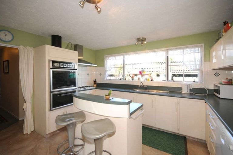 Photo of property in 28a Connemara Drive, Northwood, Christchurch, 8051