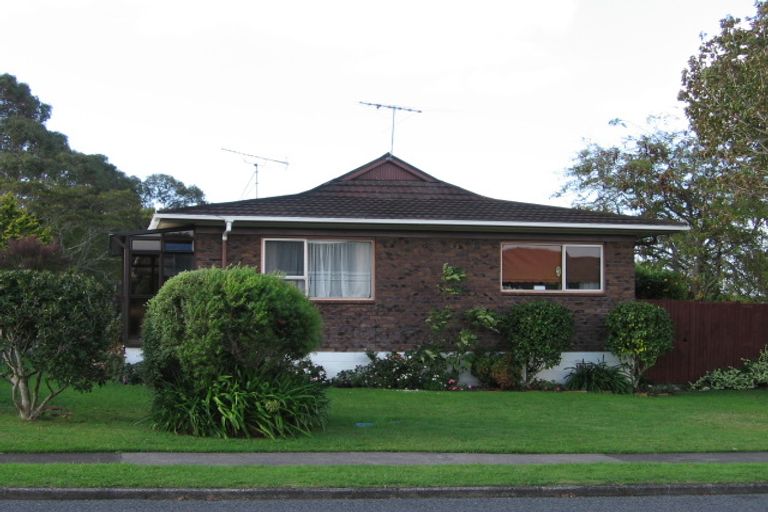 Photo of property in 2/18 Whiteacres Drive, Sunnyhills, Auckland, 2010