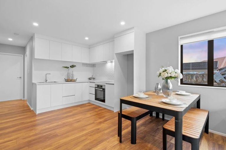 Photo of property in 37 Santa Monica Place, Goodwood Heights, Auckland, 2105
