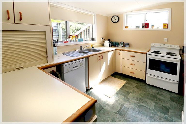 Photo of property in 50 Signal Street, Foxton Beach, Foxton, 4815