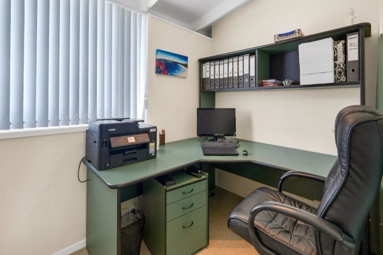 Photo of property in 10 Takutai Avenue, Bucklands Beach, Auckland, 2012