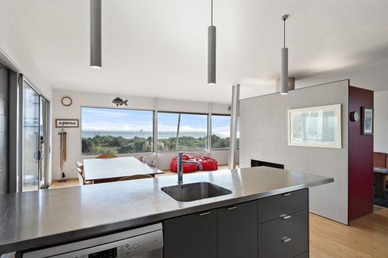 Photo of property in 64 Paetawa Road, Peka Peka, Waikanae, 5391