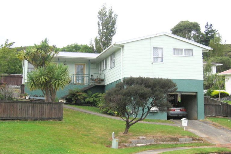 Photo of property in 26 Edelweiss Grove, Timberlea, Upper Hutt, 5018