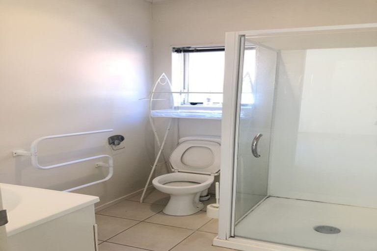 Photo of property in 10 Brashier Circle, Sunnyvale, Auckland, 0612