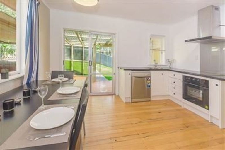 Photo of property in 8 Brazier Grove, Paraparaumu, 5032