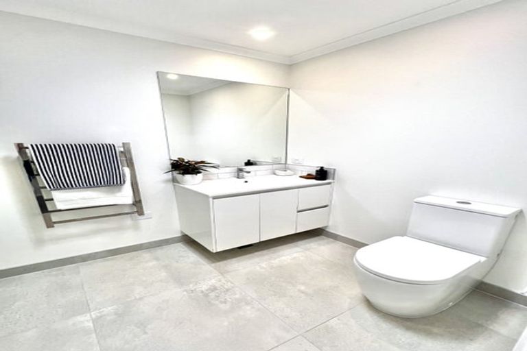 Photo of property in 60 Manarini Road, Westgate, Auckland, 0614