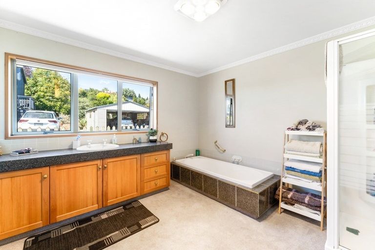 Photo of property in 4a Chatham Street, Waihola, Milton, 9073